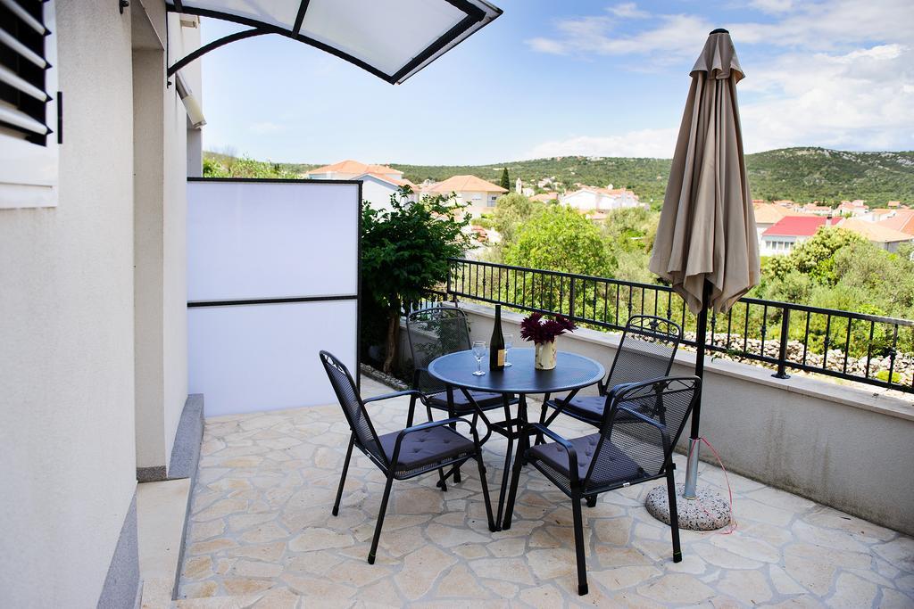 Apartments Zdenka Vinišće Exterior foto