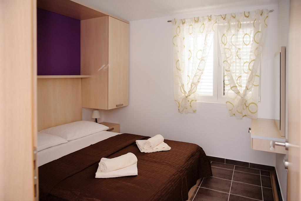 Apartments Zdenka Vinišće Exterior foto